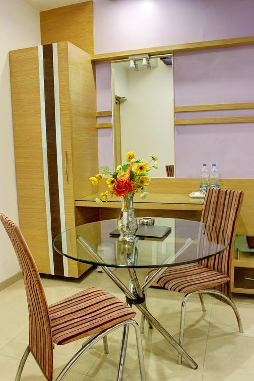Hotel Corona Bharuch Bagian luar foto
