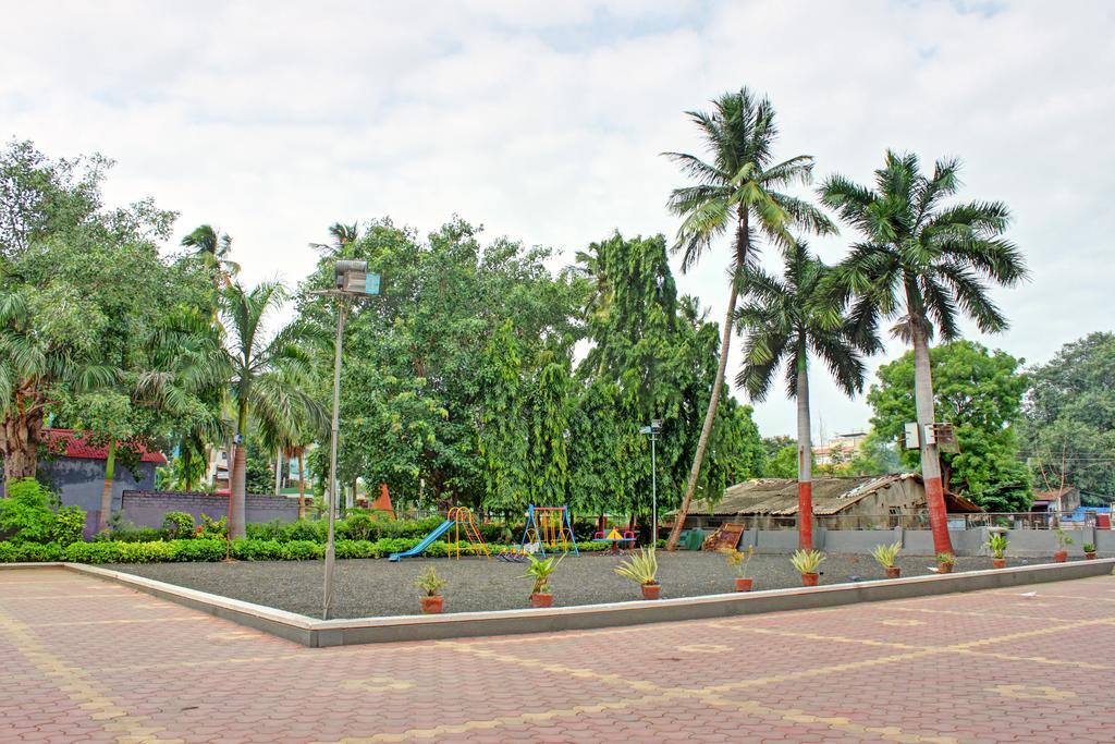 Hotel Corona Bharuch Bagian luar foto