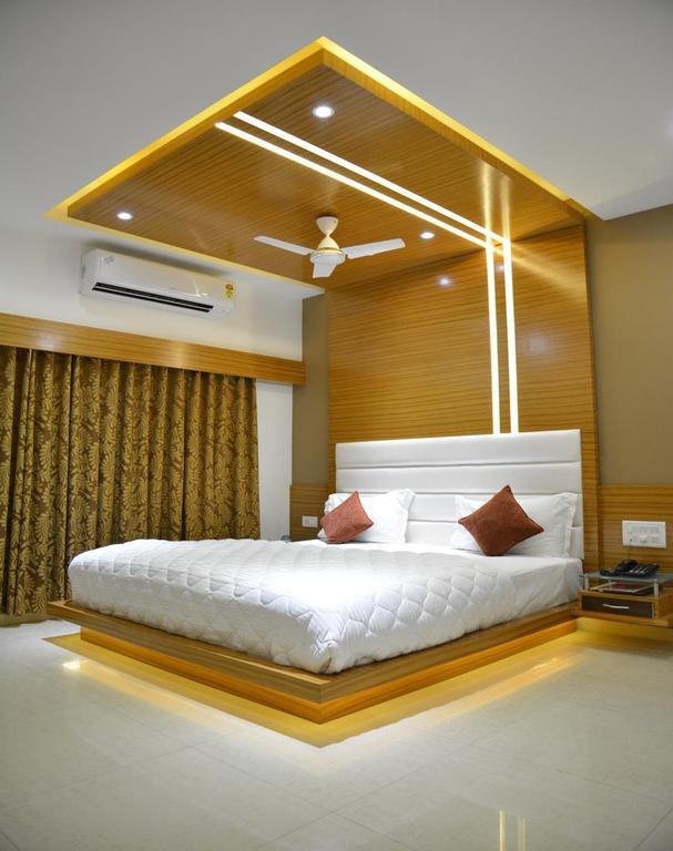 Hotel Corona Bharuch Ruang foto