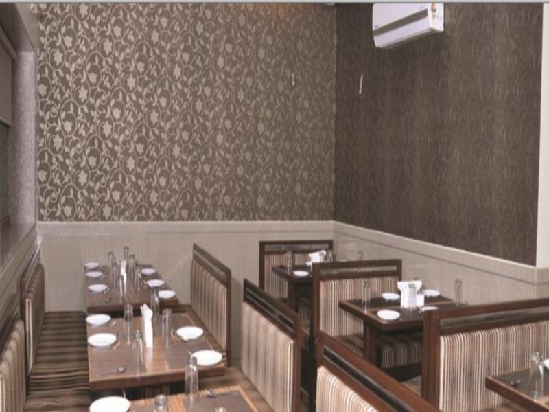 Hotel Corona Bharuch Bagian luar foto