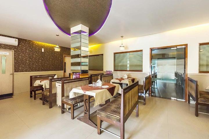 Hotel Corona Bharuch Bagian luar foto