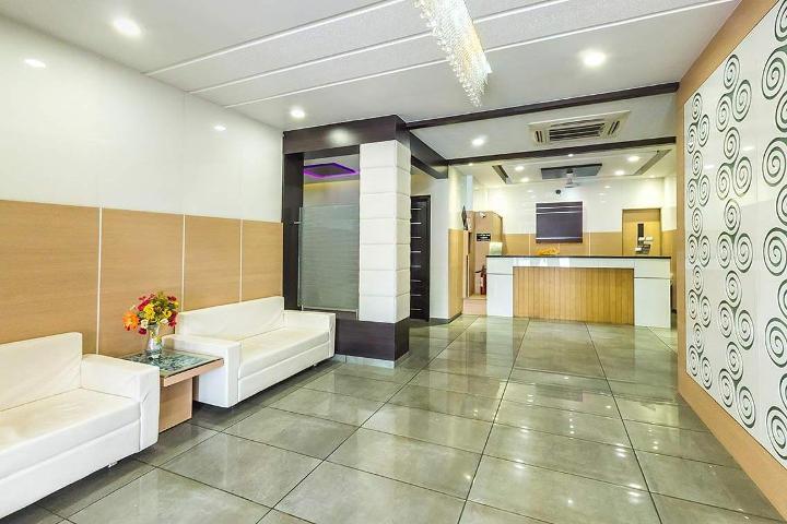 Hotel Corona Bharuch Bagian luar foto