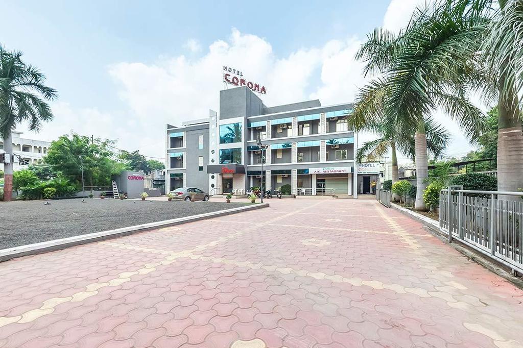 Hotel Corona Bharuch Bagian luar foto