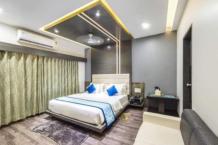 Hotel Corona Bharuch Bagian luar foto