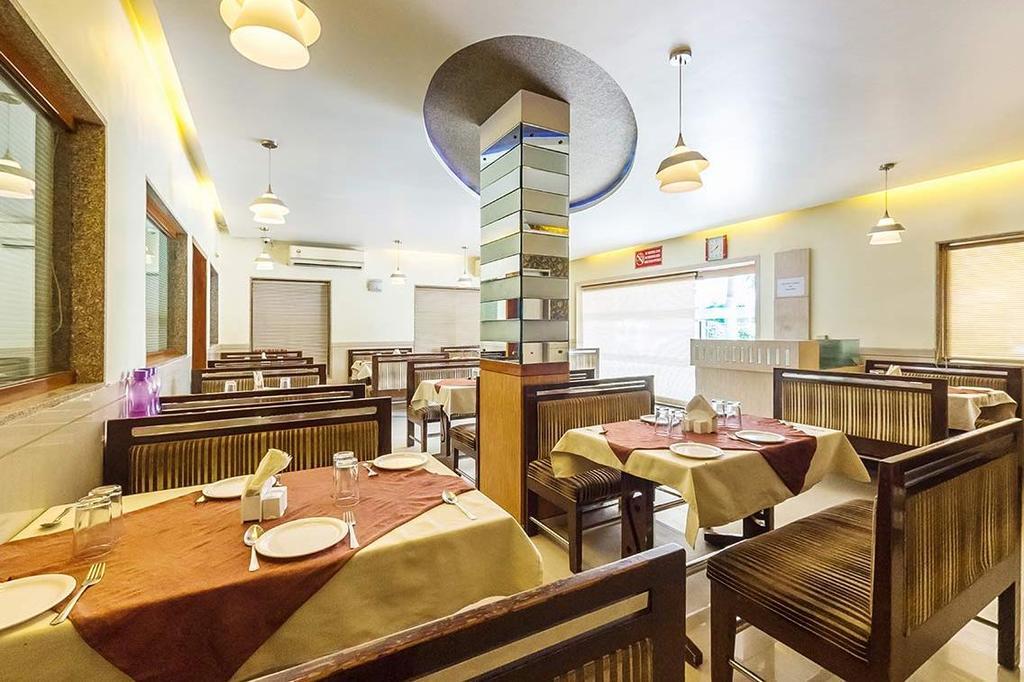 Hotel Corona Bharuch Bagian luar foto