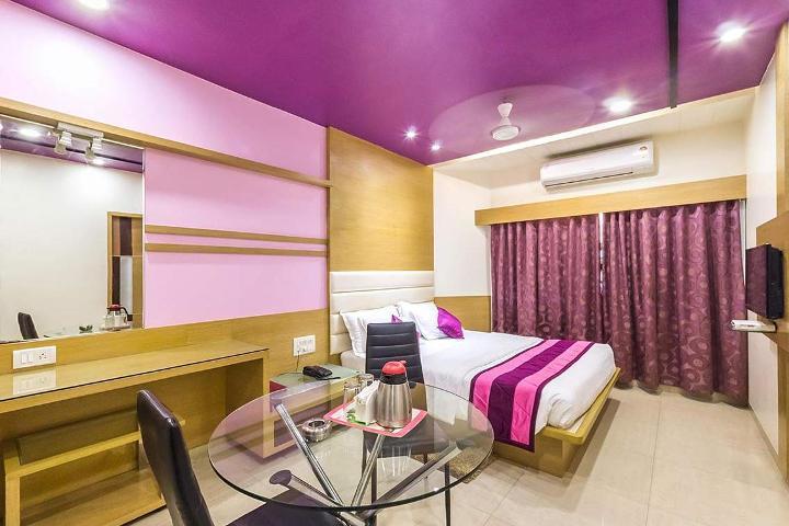 Hotel Corona Bharuch Bagian luar foto