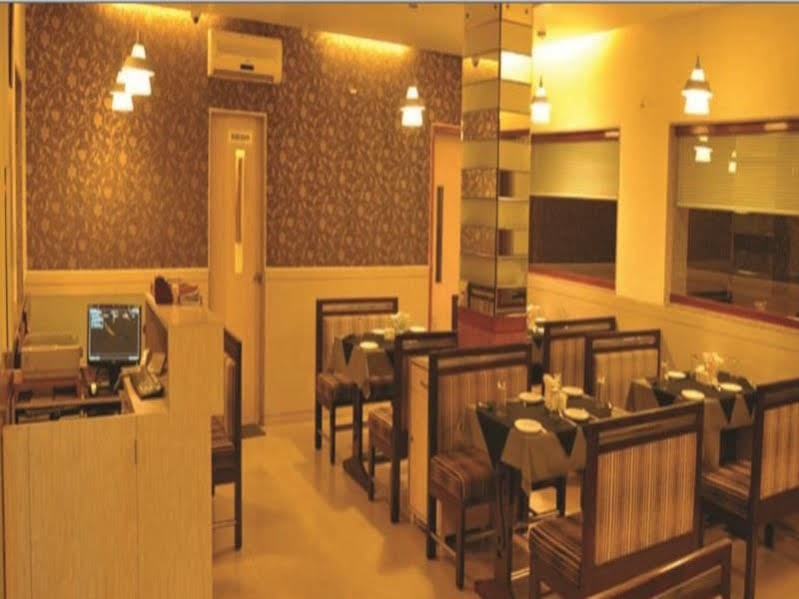 Hotel Corona Bharuch Bagian luar foto
